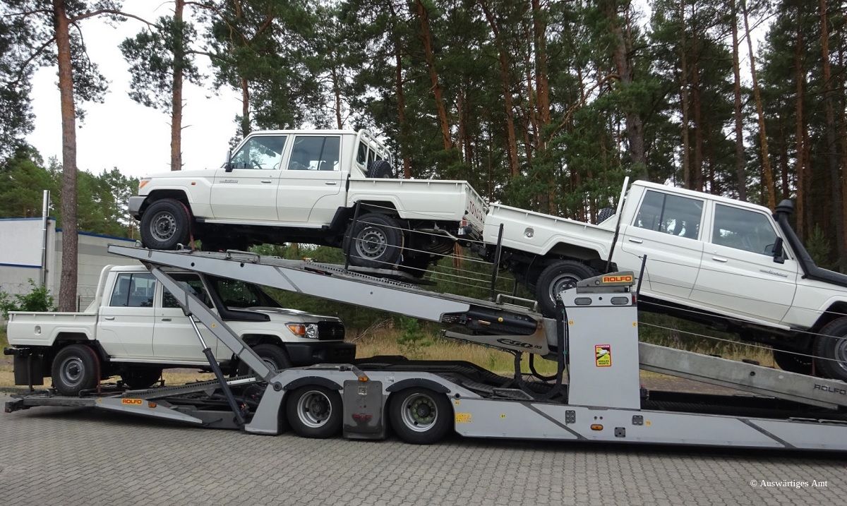 Збройні сили України отримали 80 позашляховиків від Німеччини