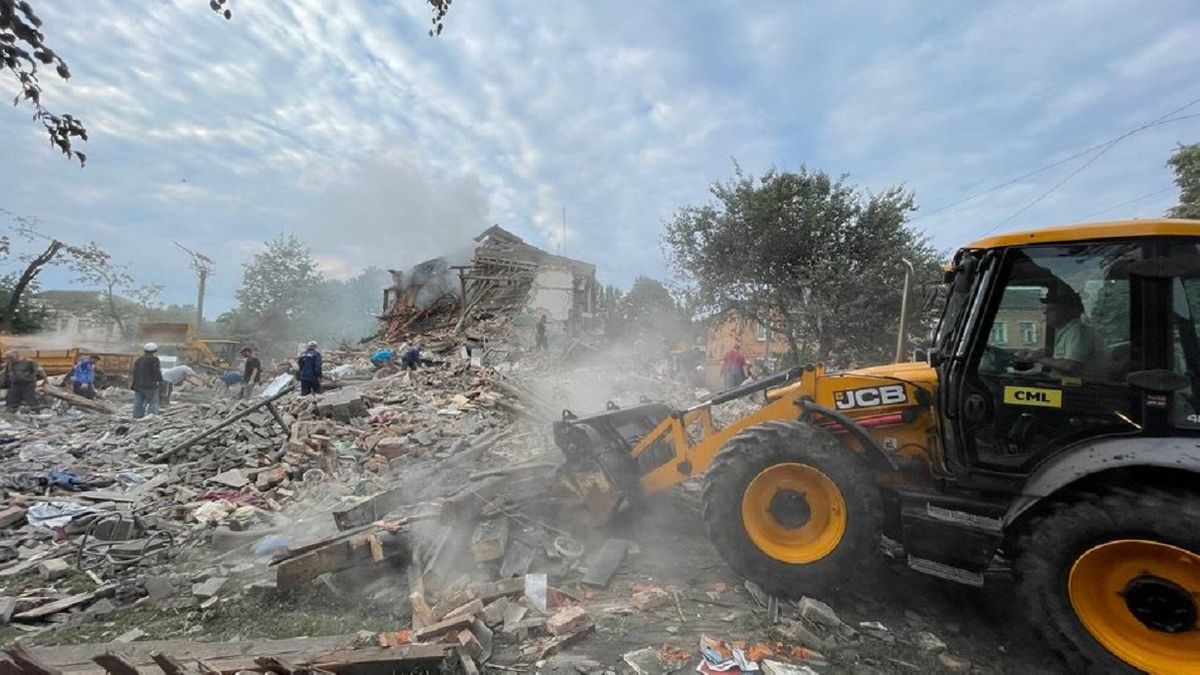 Росіяни обстріляли житлові квартали Нікополя і Чугуєва, є загиблі