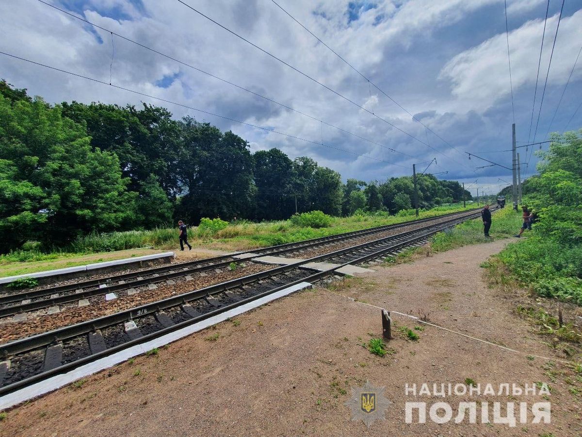 40-річний чоловік кинувся під потяг на околиці Рівного 