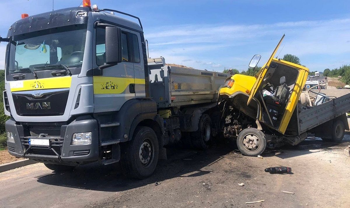 На Самбірщині сталася смертельна ДТП за участі двох вантажівок
