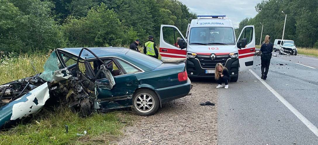 Смертельна лобова ДТП заблокувала рух трасою Львів-Шегині 14