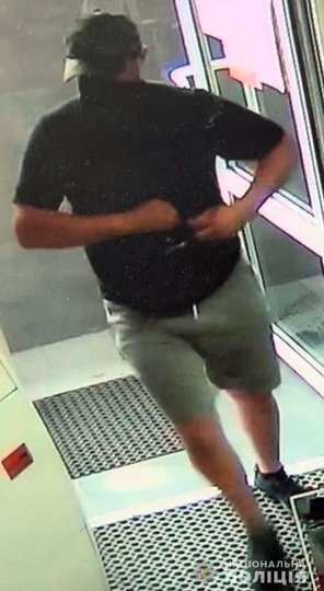 Під час пограбування обмінника у Рівному застрелили 42-річного чоловіка 16