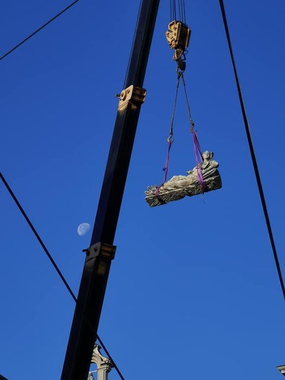 У Львові реставрують три скульптури з історичної кам’яниці на площі Ринок 13