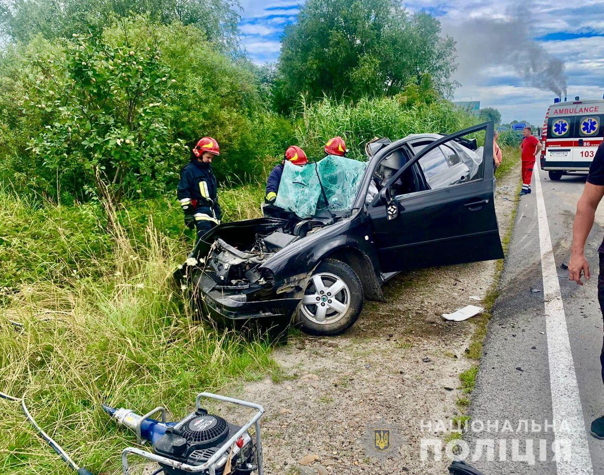 Двоє людей загинули внаслідок ДТП із фурою поблизу Бурштина 