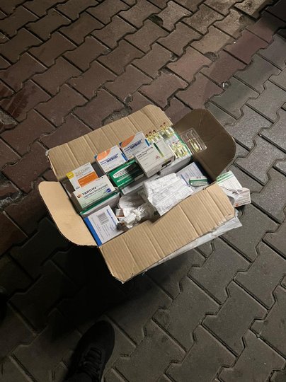 Прикордонники знайшли у посилках з-за кордону сотні наркотичних таблеток 12 У коробках було знайдено 730 пігулок та 8 ампул психотропів та нарковмісних препаратів