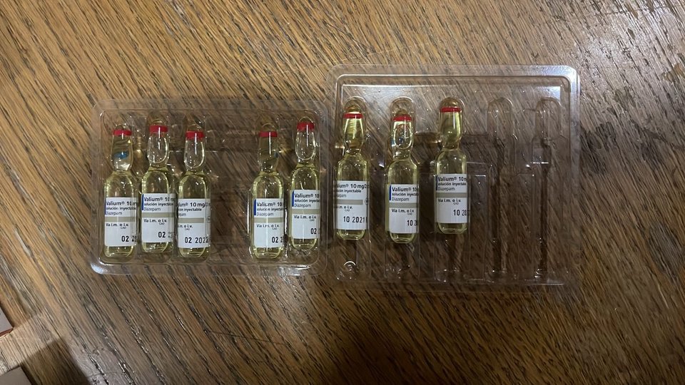 Прикордонники знайшли у посилках з-за кордону сотні наркотичних таблеток 14 У коробках було знайдено 730 пігулок та 8 ампул психотропів та нарковмісних препаратів