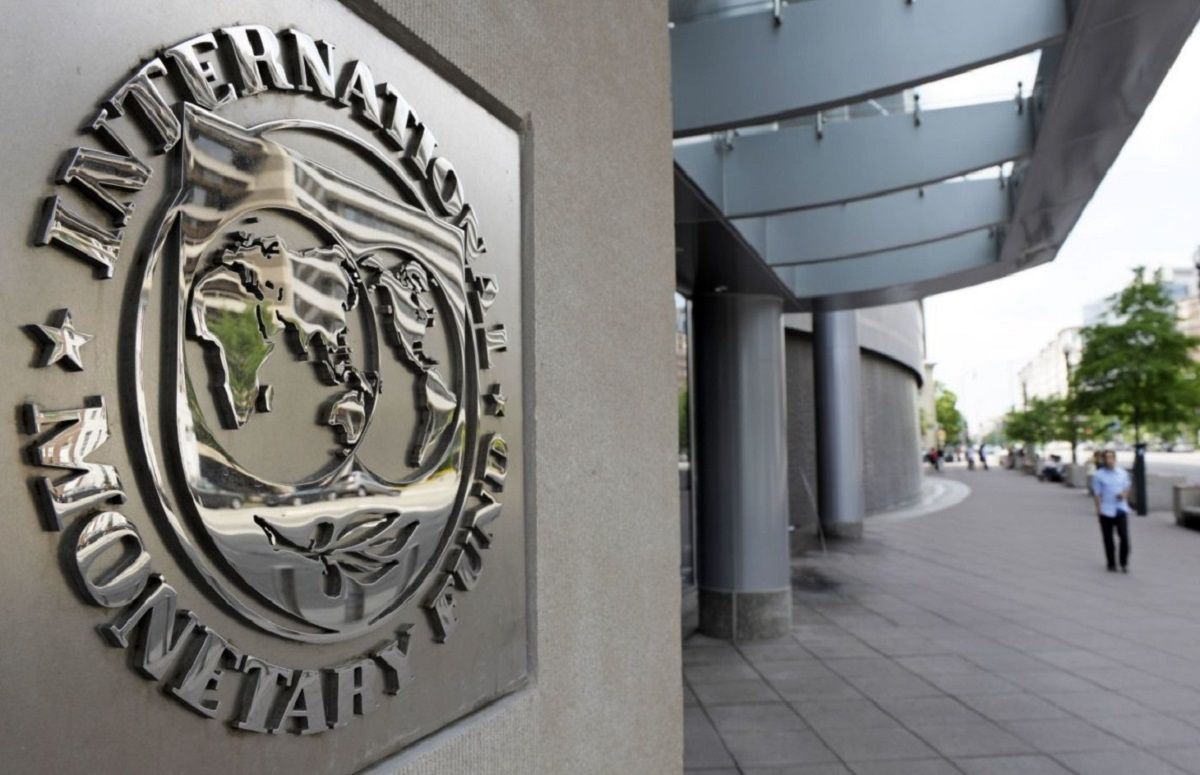 Україна обговорює з МВФ можливість перегляду графіка виплат за боргом