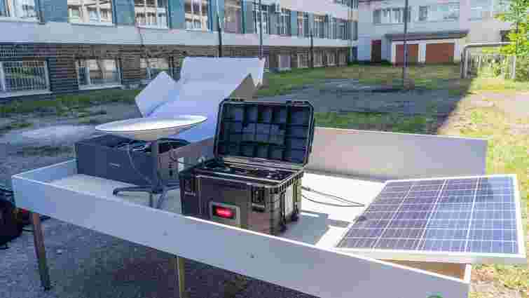 Франківські науковці розробили потужну сонячну зарядну станцію для ЗСУ