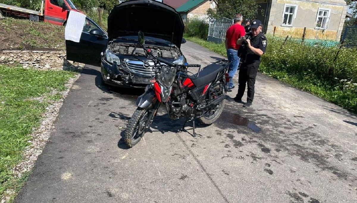 П’яний 23-річний мотоцикліст врізався в автомобіль на Яворівщині