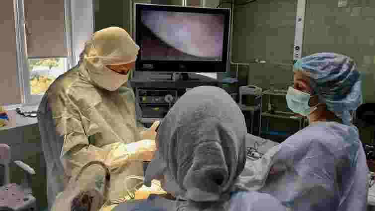 Рівненські медики видалили шестилітрову кісту з яєчника 17-річної пацієнтки