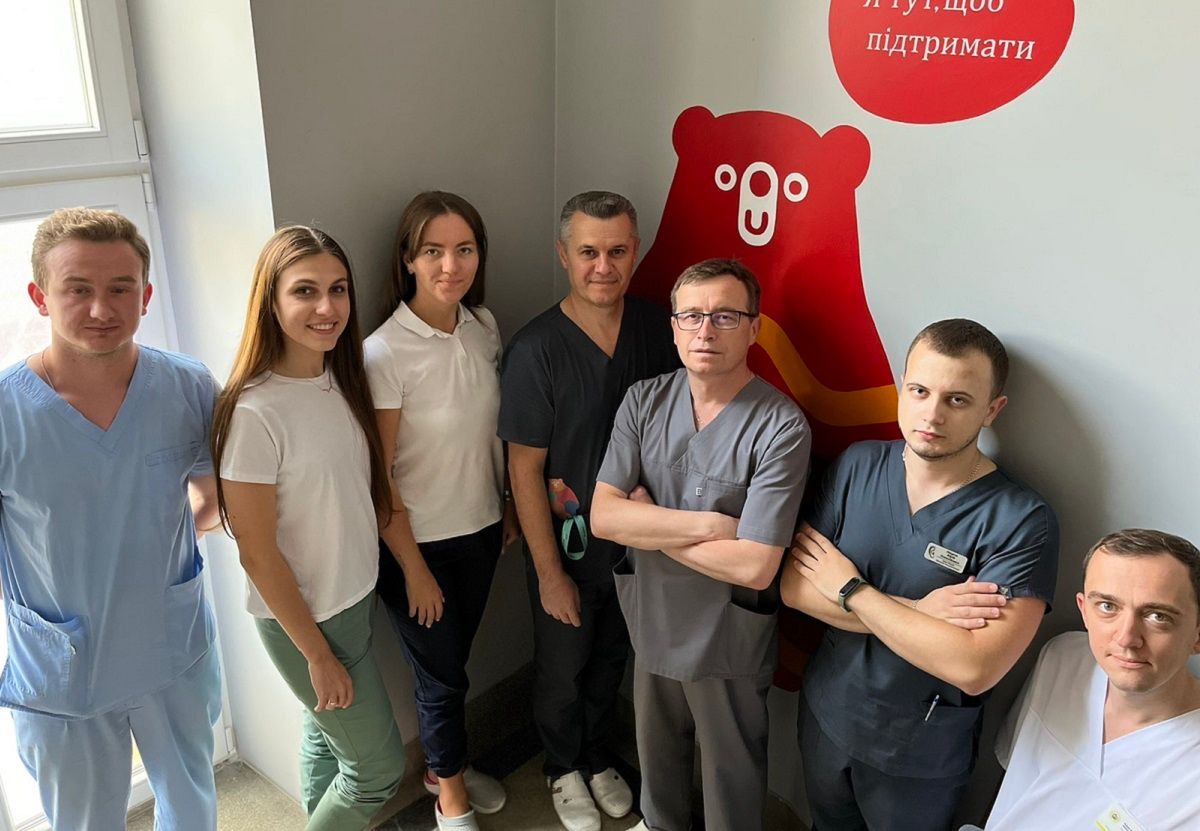 Львівські лікарі спільно з провідним отоларингологом Європи провели  дві унікальні операції