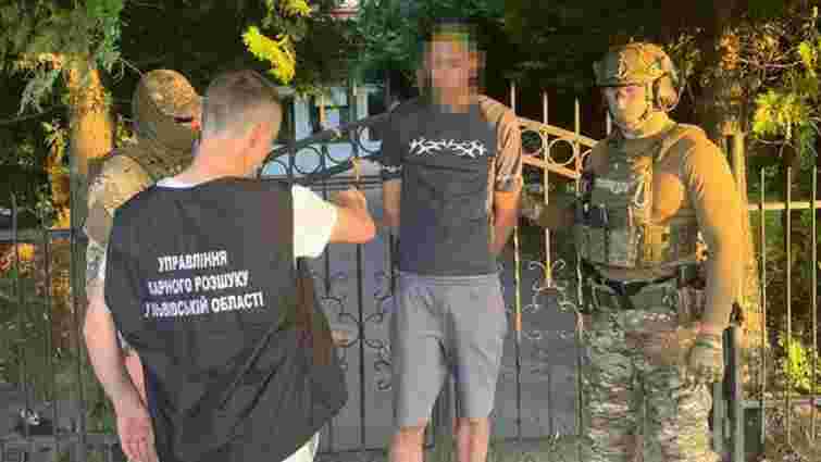 На Львівщині поліція затримала трьох торговців зброєю