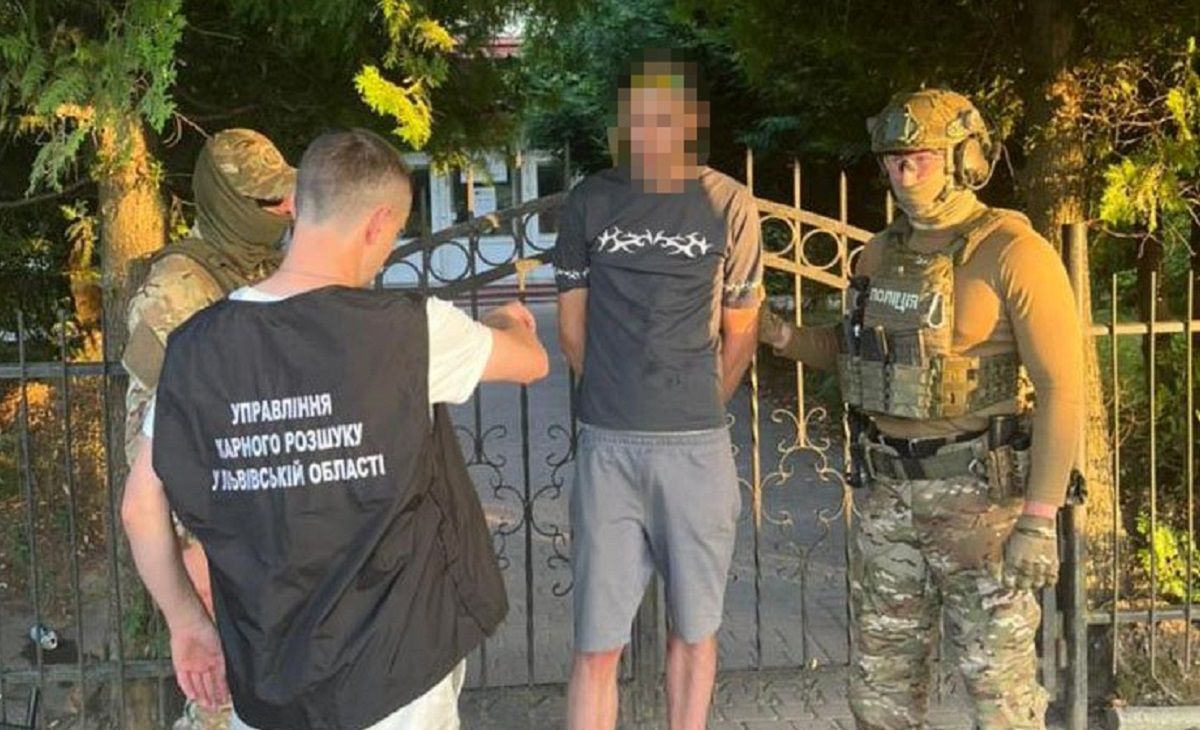 На Львівщині поліція затримала трьох торговців зброєю