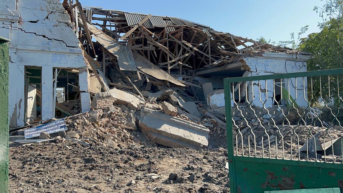 Росіяни нічними ракетними ударами зруйнували школу в Миколаєві