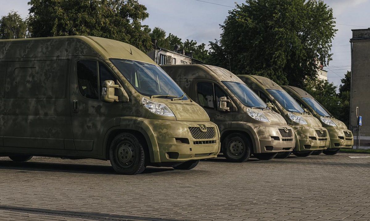 Львівська IT-компанія SoftServe закупить 29 «швидких» для потреб військових