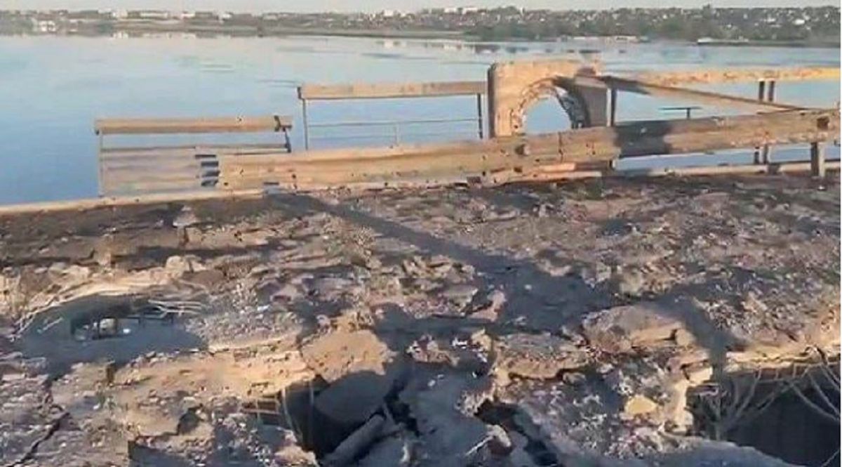 Після ударів по Антонівському мосту з Херсона втекли активісти партії Путіна