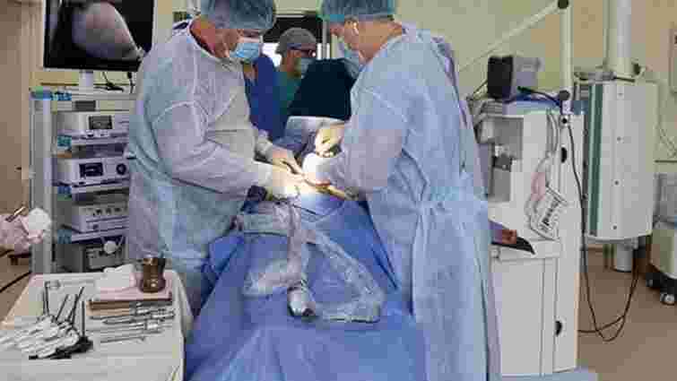 Чернівецькі хірурги вперше провели лапароскопічне видалення грижі