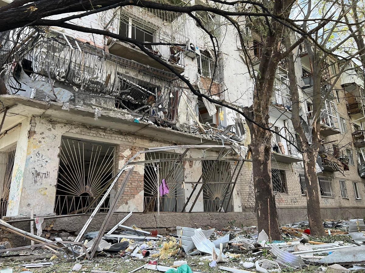 Вночі росіяни знову обстріляли спальний район Миколаєва, є жертви