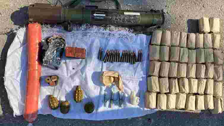 СБУ затримала торговця зброєю та виявила сховок з боєприпасами на Запоріжжі