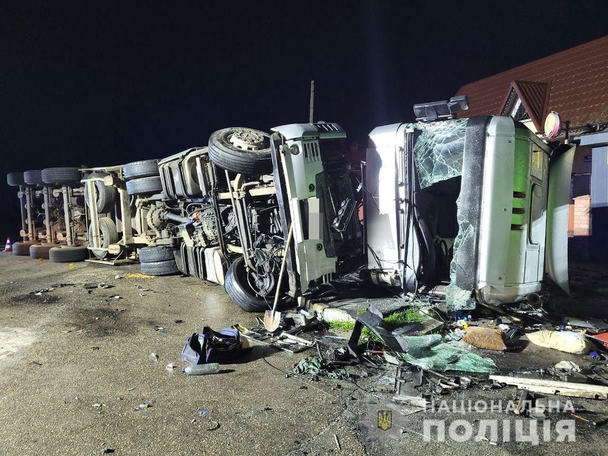 40-річний водій фури в'їхав у блокпост на Рівненщині, один загиблий