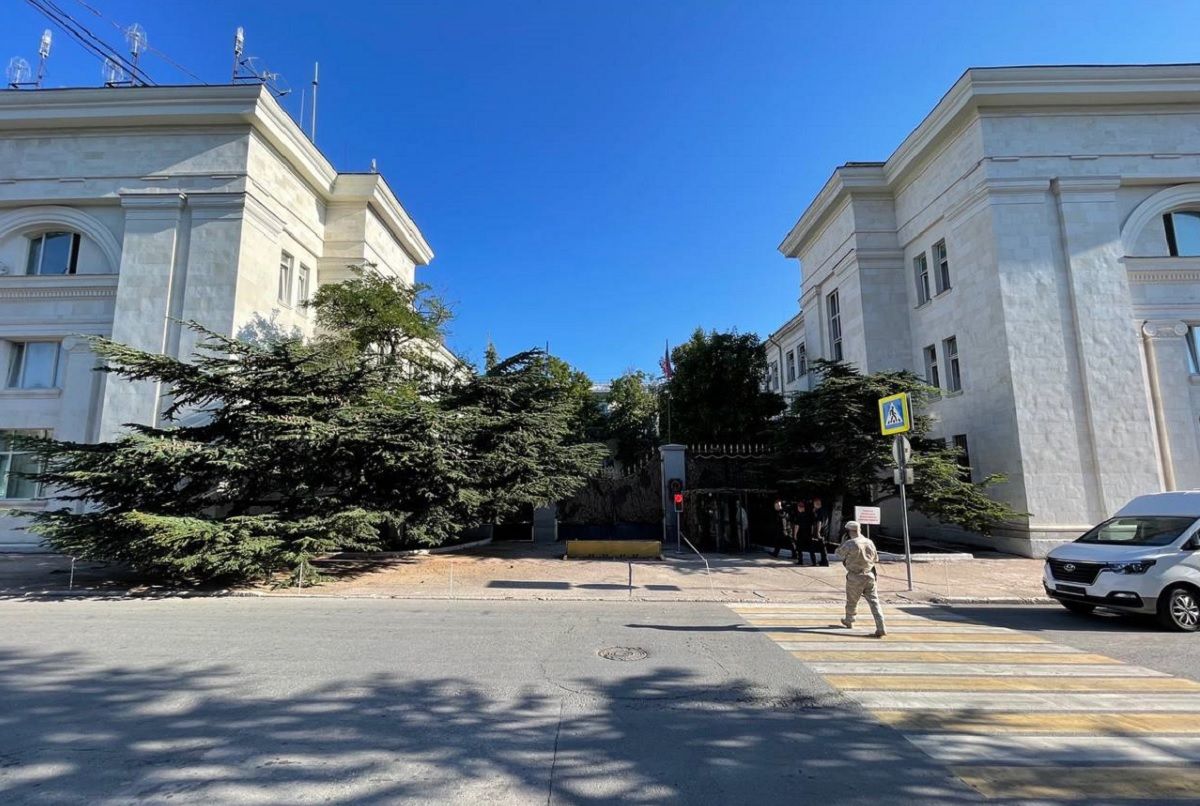 Росіяни заявили про атаку безпілотника на штаб ВМФ РФ у Севастополі