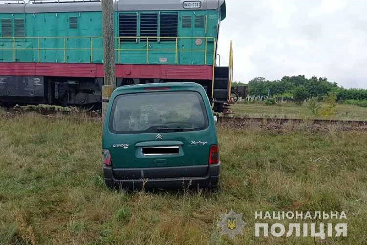 36-річна водійка Citroen зіткнулася із поїздом неподалік Кременця