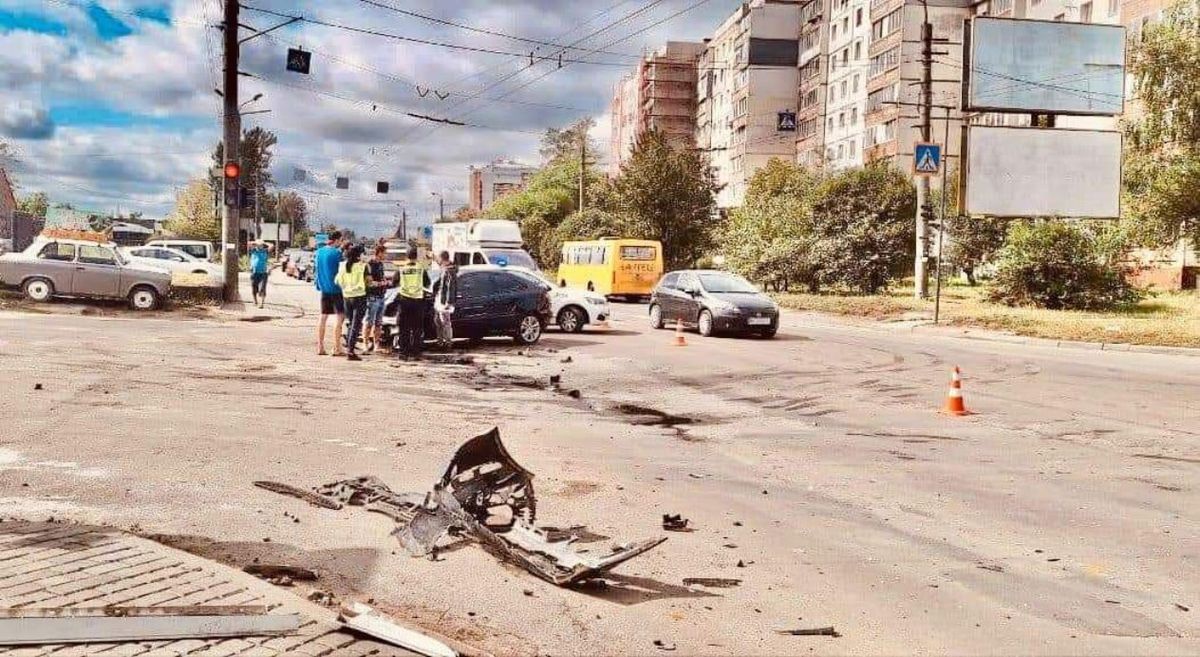 Четверо людей постраждали у масштабній ДТП в Івано-Франківську 