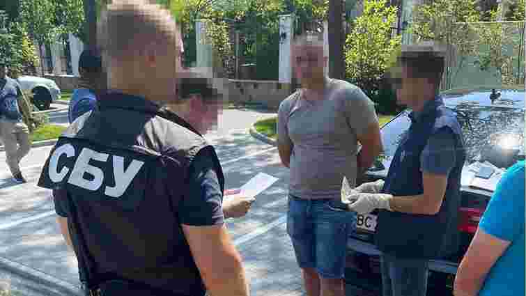 Львівського поліцейського затримали під час отримання хабара