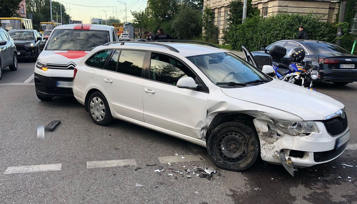 37-річний водій  Škoda під наркотиками спричинив у Львові потрійну ДТП