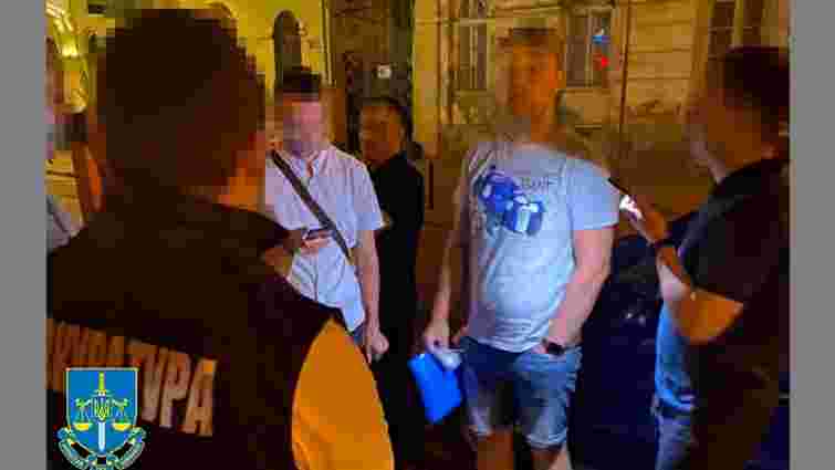 30-річний львів'янин вивозив з країни чоловіків під виглядом волонтерів 