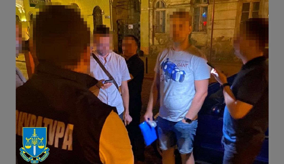 30-річний львів'янин вивозив з країни чоловіків під виглядом волонтерів 