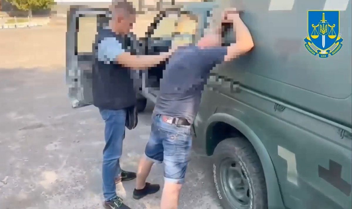 Двох львів'ян викрили на продажі десятків машин, призначених для ЗСУ
