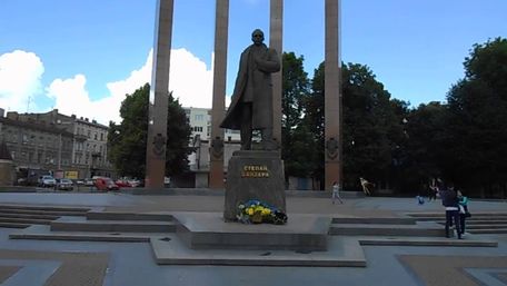 60-річний львів'янин надав росіянам координати для удару по пам'ятнику Бандері