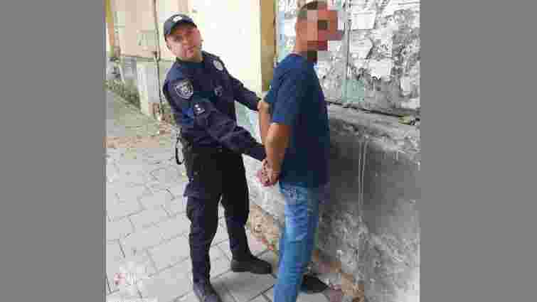 Небайдужа львів'янка допомогла поліцейським затримати злочинця