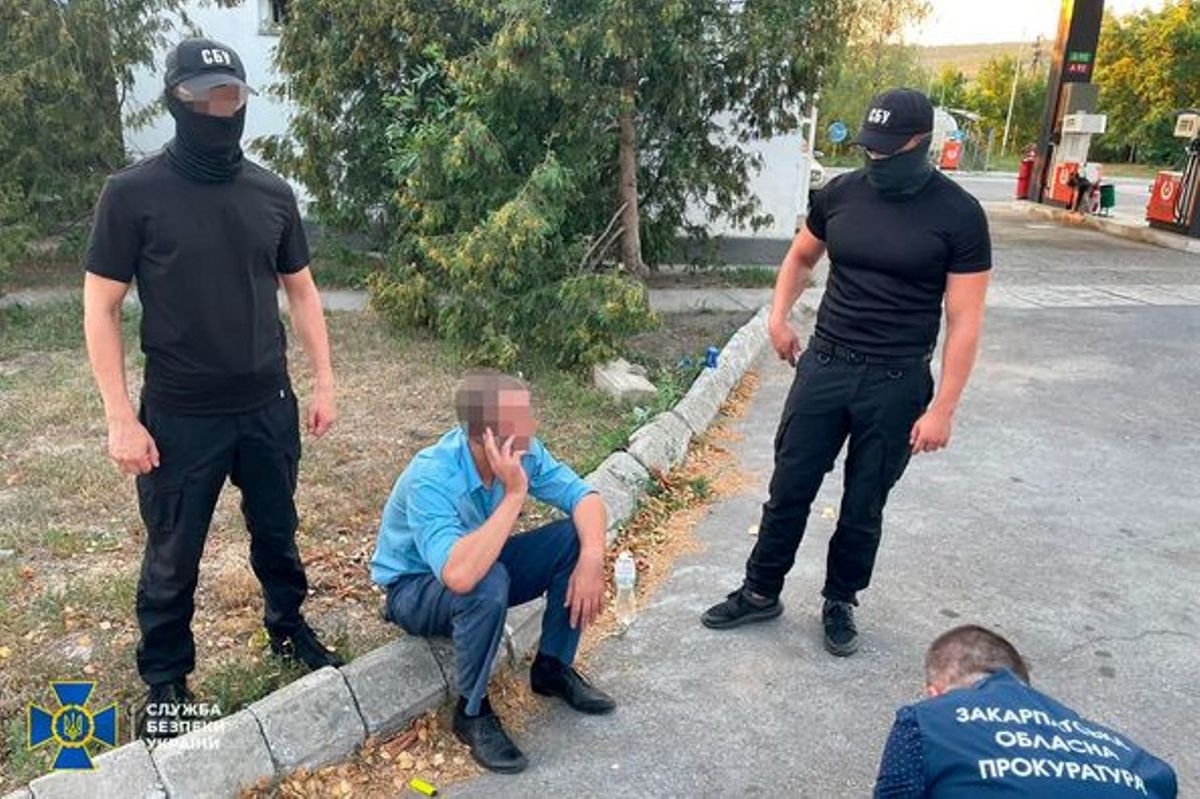 СБУ затримала 53-річного митника із Закарпаття за вимагання хабарів від водіїв