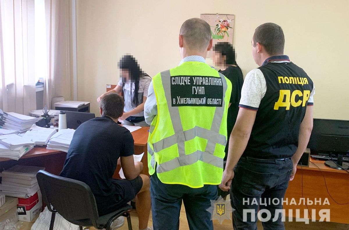 Хмельницька поліція викрила групу аферистів, яка продавала проблемні авто