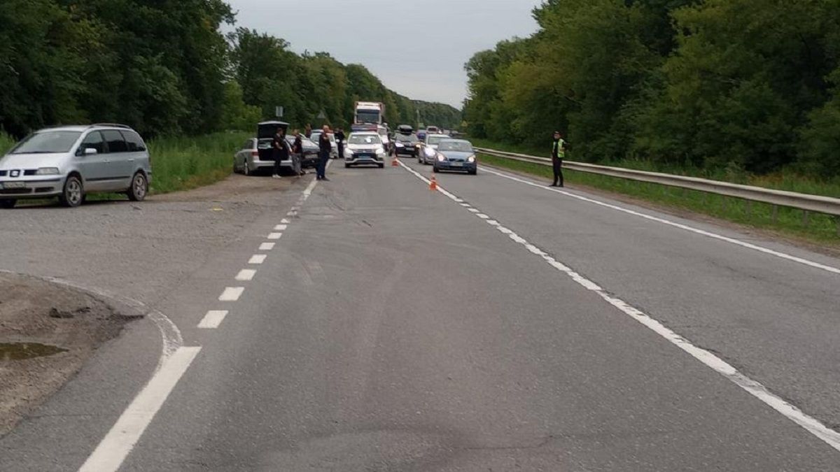 Водій загинув і п'ятеро людей постраждали у великій аварії біля Стрия