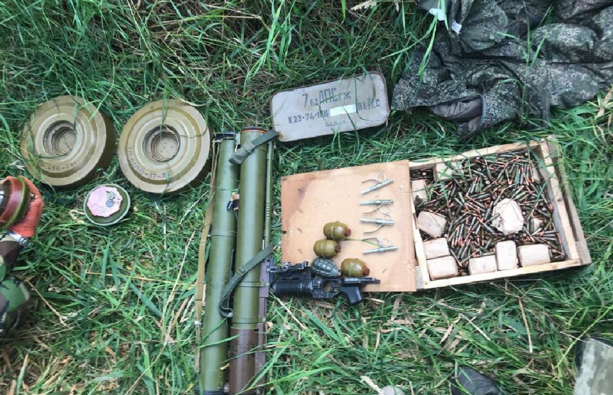 На Чернігівщині виявили сховок зі зброєю та боєприпасами РФ