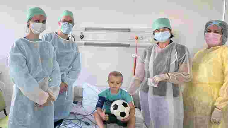 Львівські лікарі успішно провели другу трансплантацію кісткового мозку дитині
