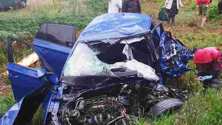 27-річний водій загинув внаслідок зіткнення з вантажівкою біля Сторожинця
