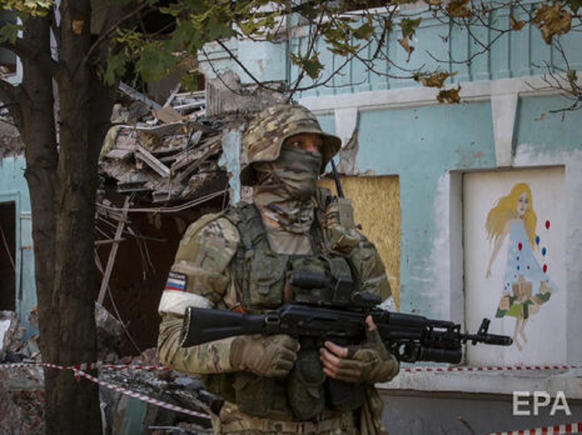 В окупованому Маріуполі через СМС агітують йти до російської армії