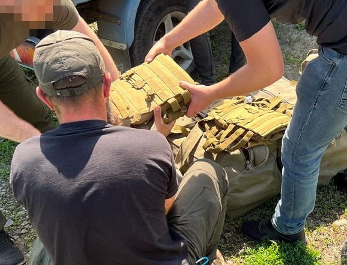 Мешканця Тернопільщини затримали на продажі бронежилетів для армії за 620 тис. грн 