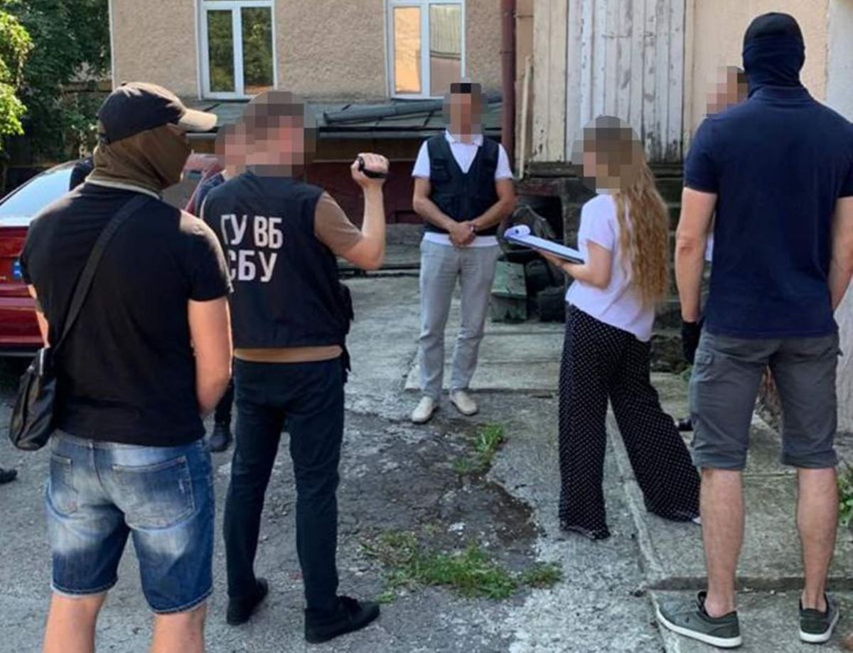 Майор ДСНС намагався за $3 тис. підкупити працівника СБУ в Івано-Франківську