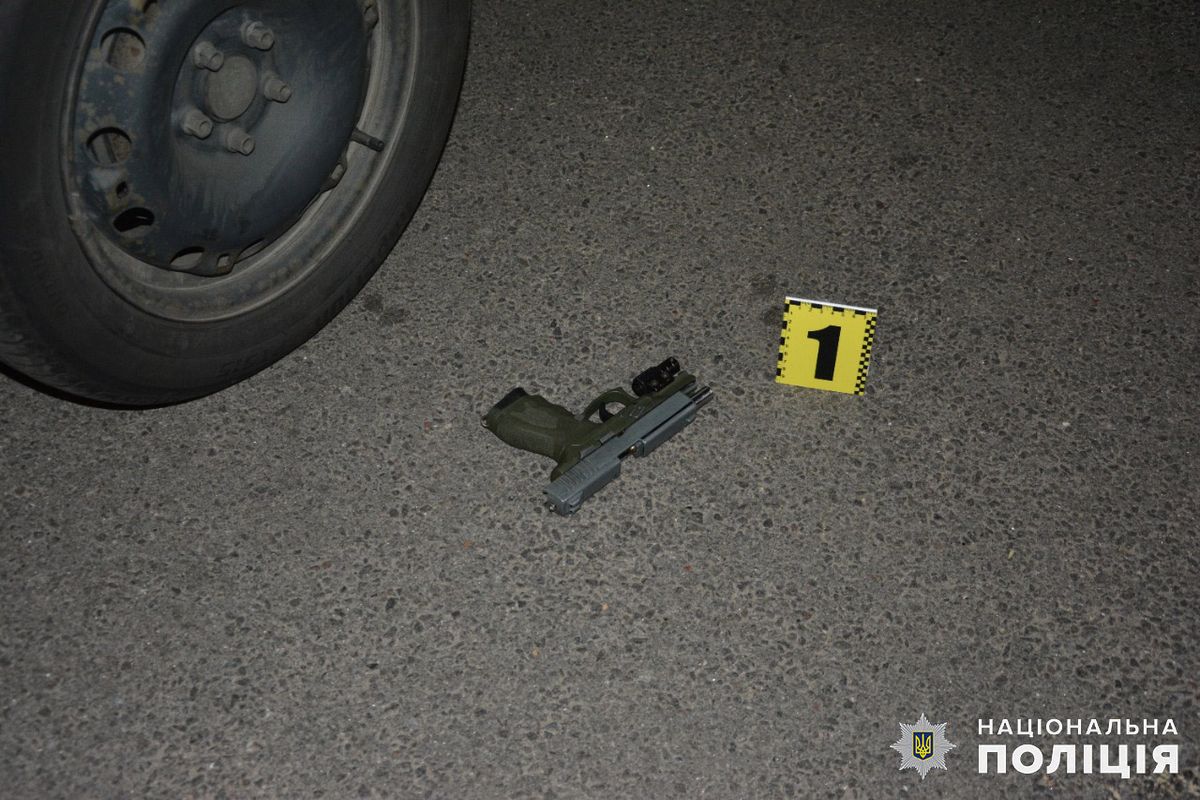 38-річний мешканець Хмельницького влаштував стрілянину у центрі міста
