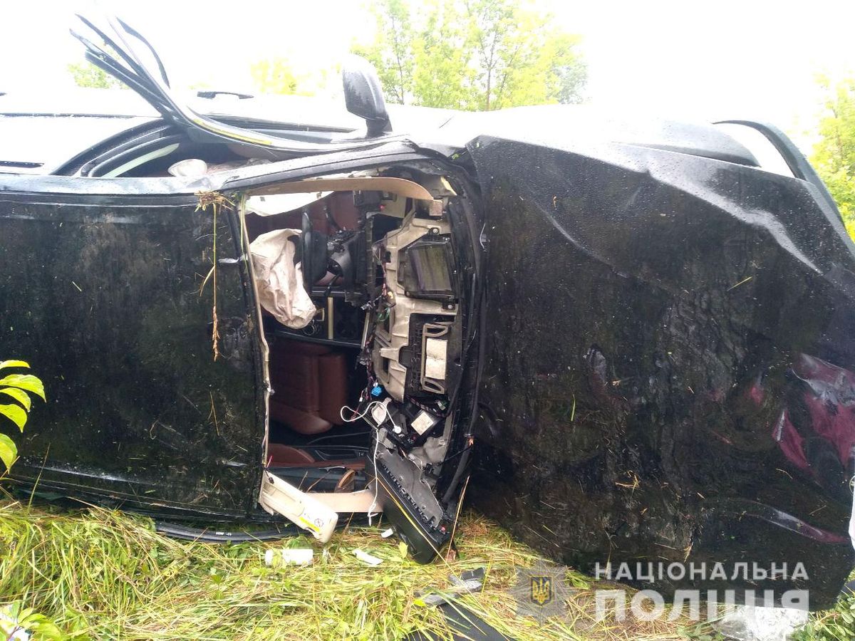36-річна водійка з Рівного перекинула BMW X5 на трасі «Київ-Чоп»