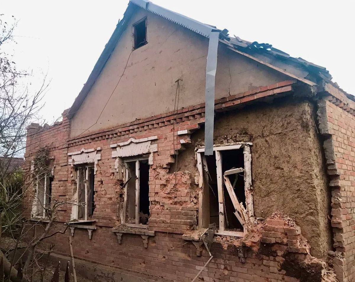 Росіяни нічними обстрілами пошкодили десятки будівель на Дніпропетровщині