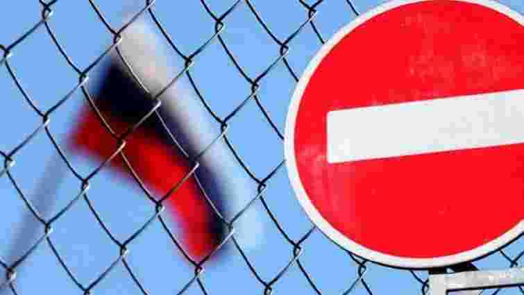 Польща хоче припинити візовий режим ЄС для росіян