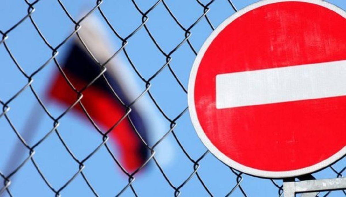 Польща хоче припинити візовий режим ЄС для росіян