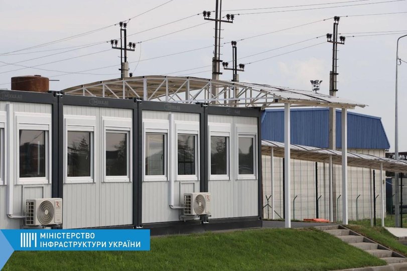 Пункт пропуску «Краківець» повністю відкрили після реконструкції 12