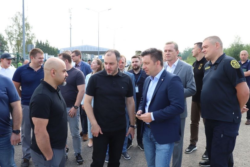 Пункт пропуску «Краківець» повністю відкрили після реконструкції 13